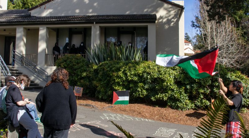 Manifestantes ponen fin a ocupación de 15 horas sin arrestos ni heridos